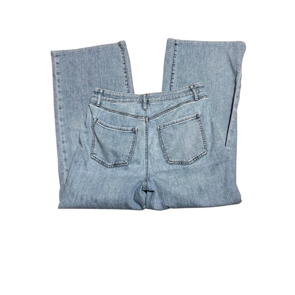 Chico’s 8R High Rise Wide Leg Jean - Picture 2 of 3